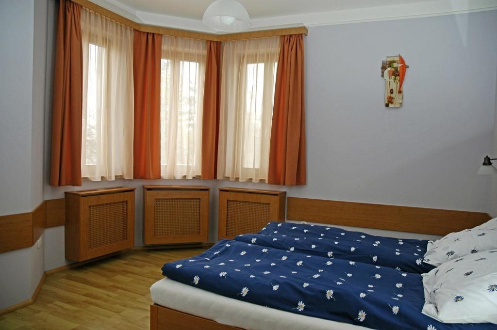 Villa Sakura Panzio Sopron Room photo